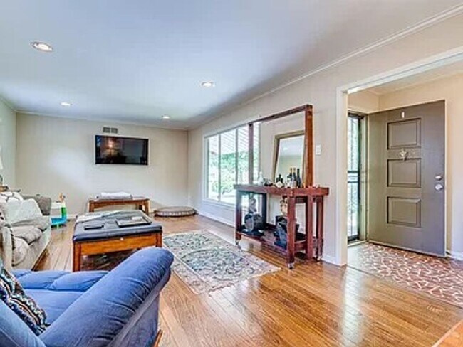 Photo - 1584 Arcadia St