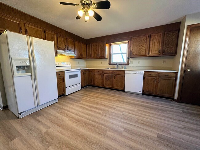 Photo - 33 Elwood Ave Unit B