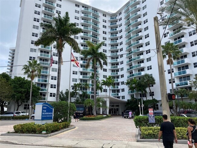 Building Photo - 3001 S Ocean Dr Unit 327 Rental