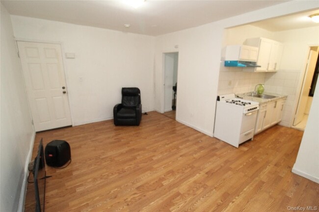 Photo - 211-77 Jamaica Ave