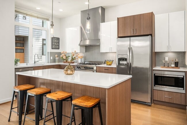 Photo - Fantastic Bellevue Townhouse with View...