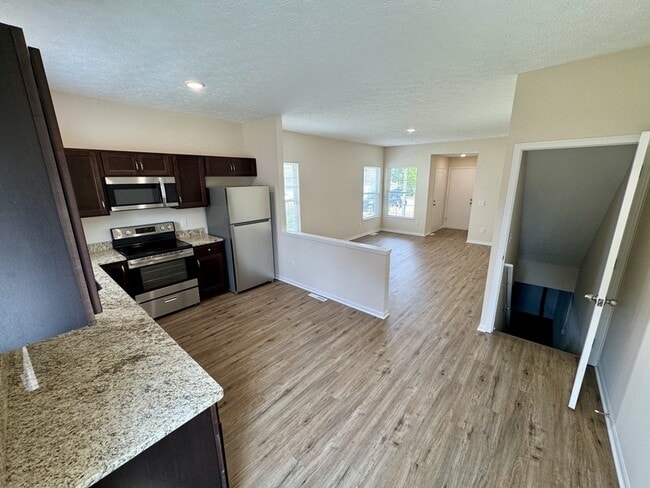 Photo - 389-395 Abbeyville Rd