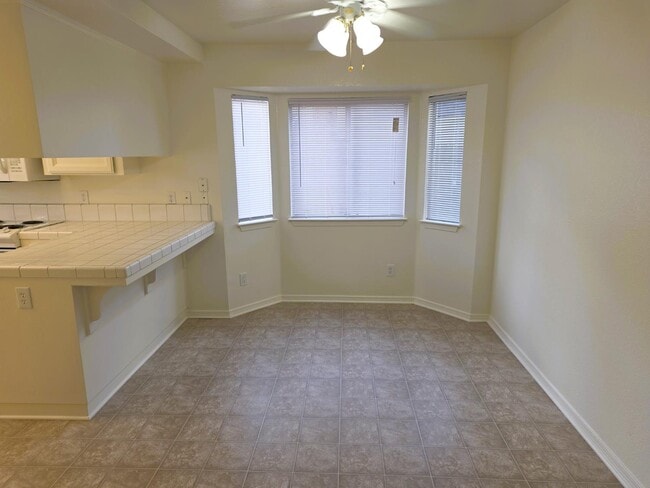 Photo - 832 Burlingame Ave