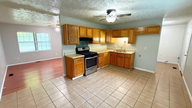 EAST SIDE 3 BEDROOM RANCH AVAILABLE NOW!