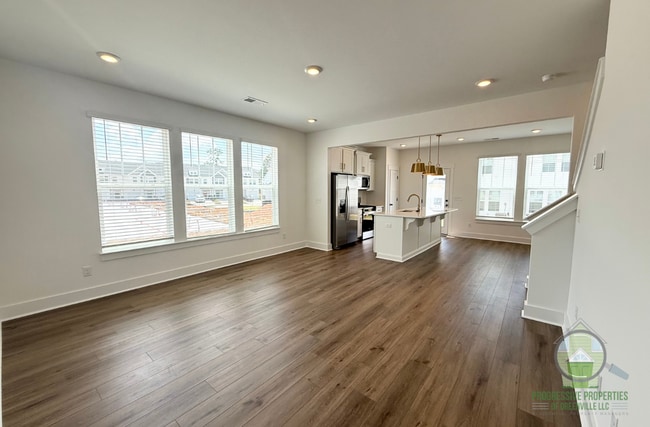 Photo - 515 Harebell Wy