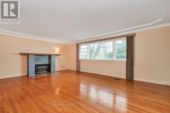 Photo - 5495 R. Bank Street