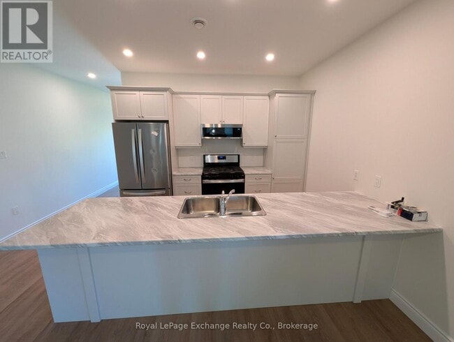 Photo - 775 Campbell Ave