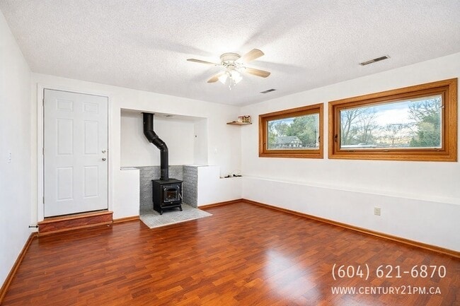 Photo - 32855 Harwood Crescent