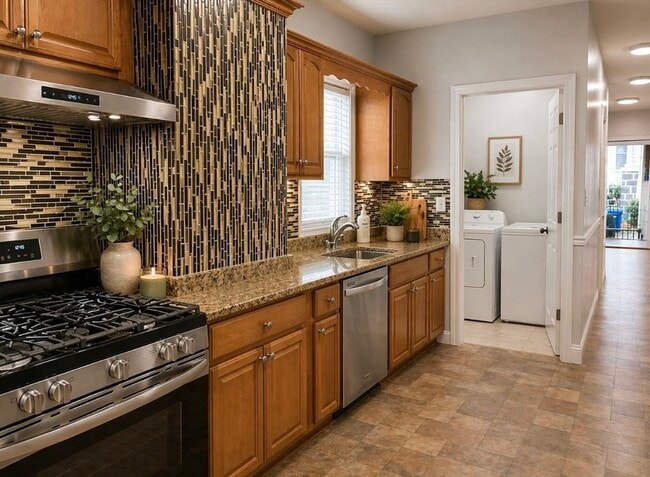 Building Photo - 11 Everton St Unit 3