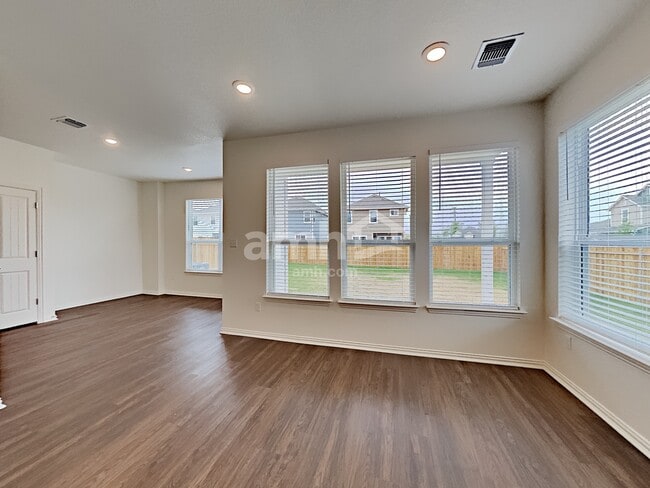 Photo - 2710 Meadowood Heights