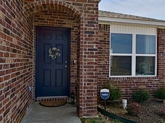 Photo - Stylish 3 Bed / 2 Bath with Open Layout & Backyard Retreat