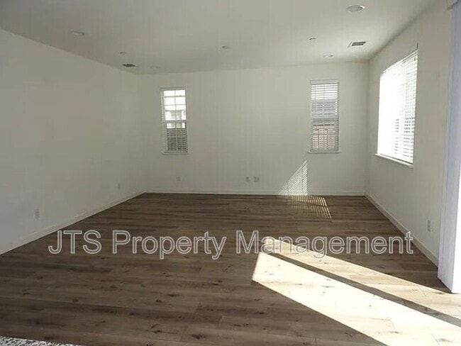Photo - 3048 Ivy Creek Ln