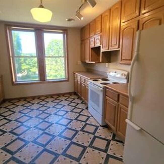 More Space than you can dream of! 5bed 2 b... - More Space than you can dream of! 5bed 2 b... Apartment Unit 1
