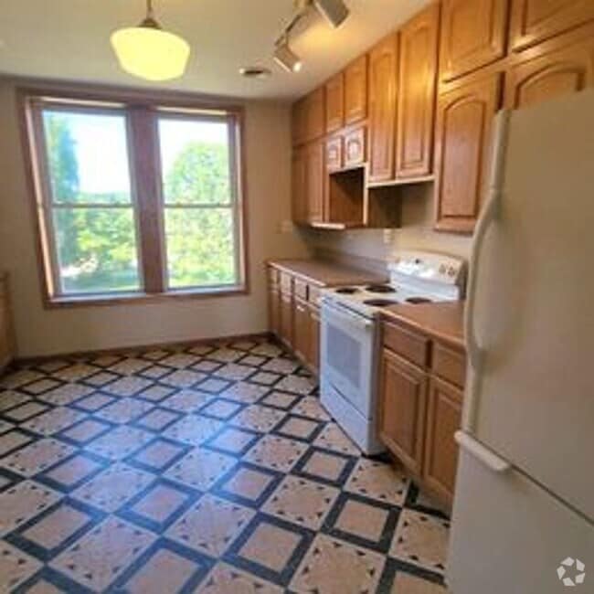 Building Photo - More Space than you can dream of! 5bed 2 b... Unit 1 Rental