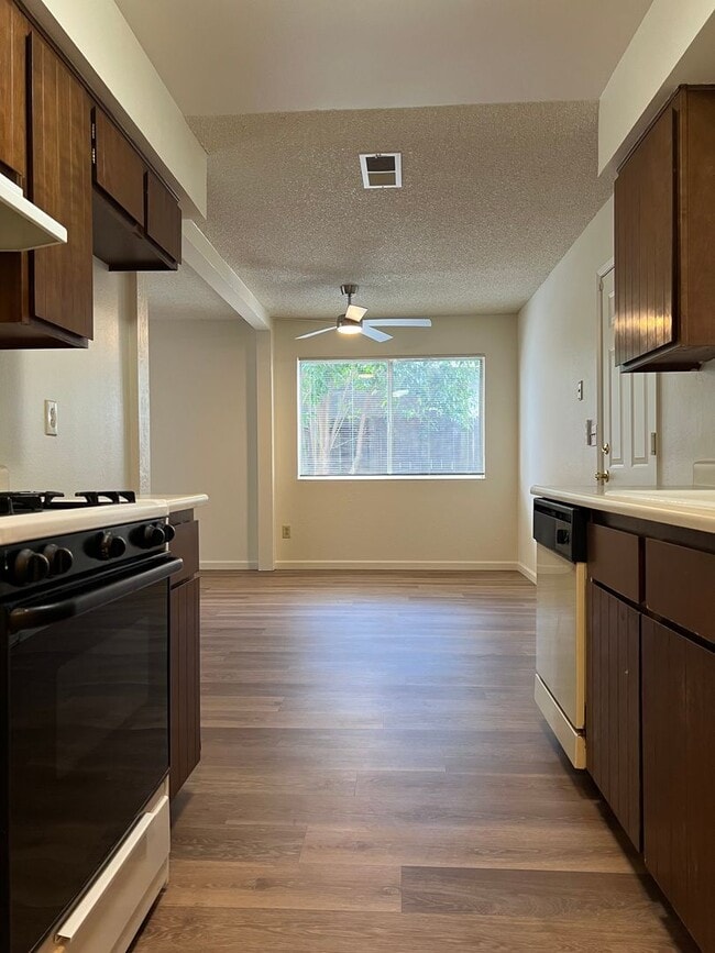 Photo - Darling 3 Bedroom House!!
