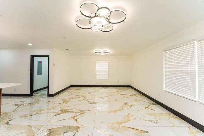 Photo - 4209 Redbud Ave