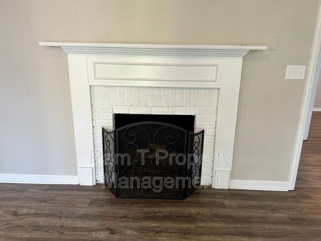 Photo - 2411 E 39th St
