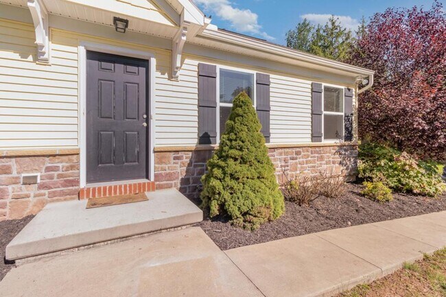 Photo - 927 E Lisburn Rd