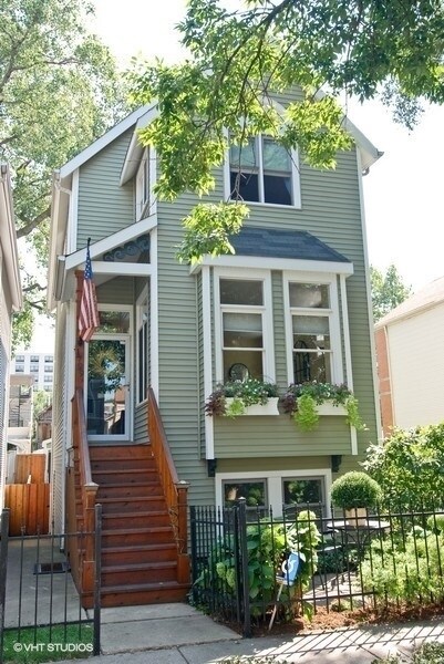 Photo - 1729 N Wood St Casa
