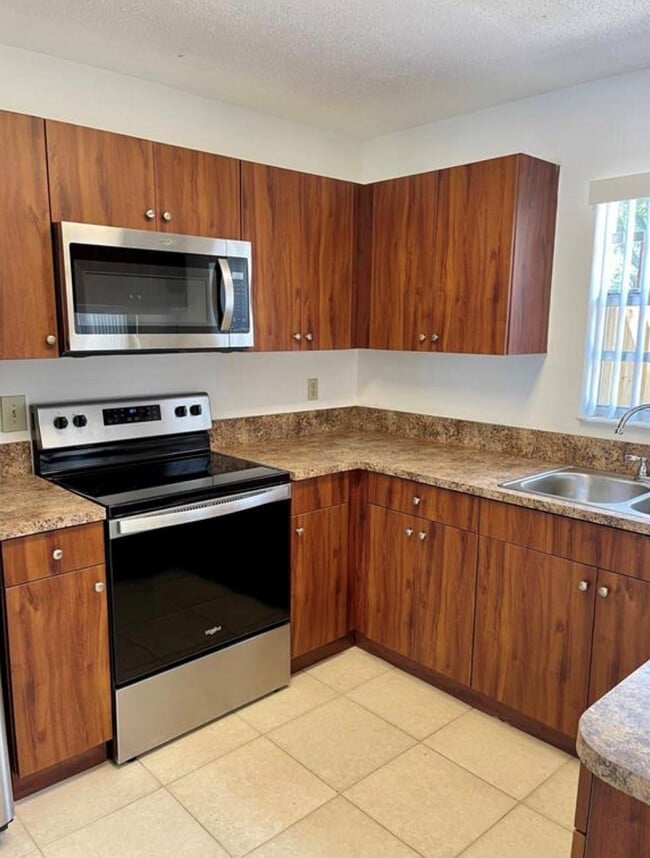 Photo - 2888 Edgehill Ln