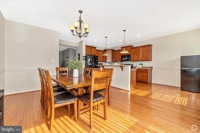 Building Photo - 5032 Wesley Square Rental