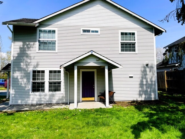 Photo - Bright Everett Home with 2-Car Garage(NEW PAINT AND CARPET)