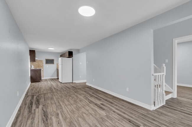 Building Photo - 270 Elizabeth St Unit Upper