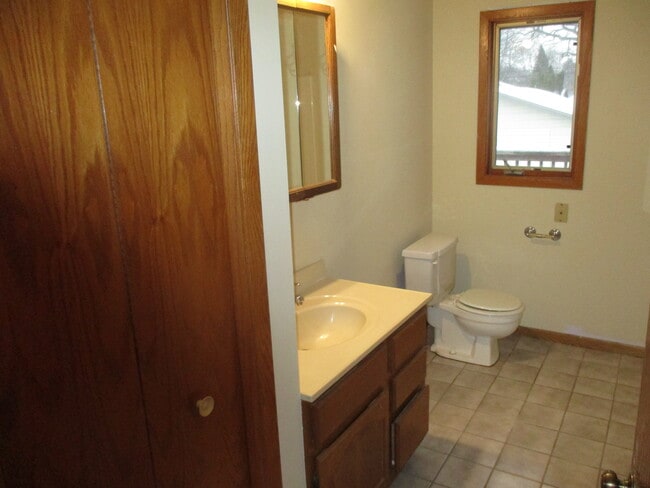 bath - 3725 36th Ave S