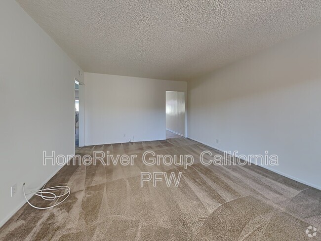 Building Photo - 1124 W Huntington Dr Rental