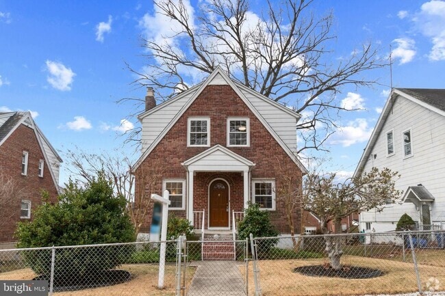 Building Photo - 103 W Elm Ave Rental