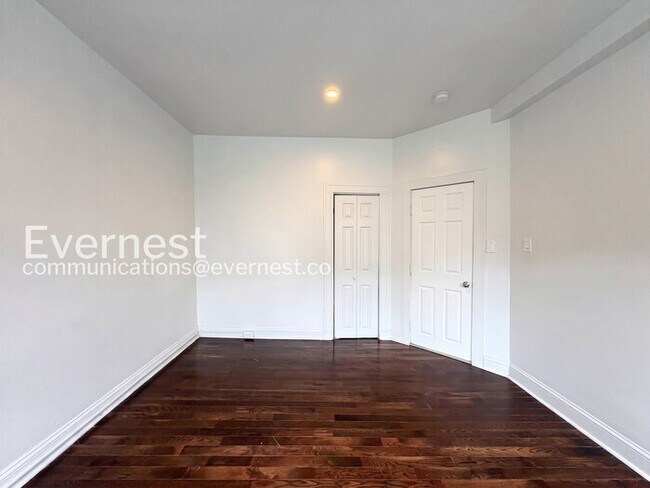 Photo - 2-Bed/1-Bath Spacious Condo with Balcony/ Available Soon! Unit b