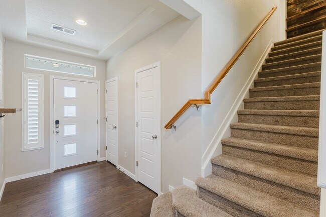 Photo - Immaculate 5bedroom like new in The Meadows!