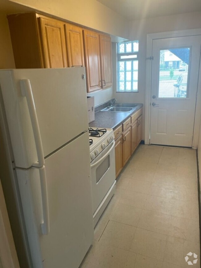 Building Photo - 323 Mayfair Blvd Unit A Rental