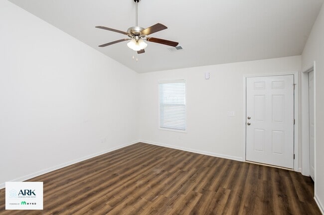 Photo - 472 Conifer St