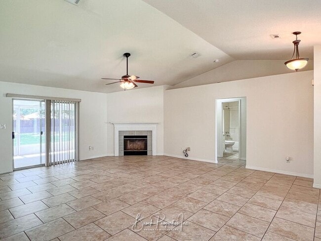 Photo - 2511 Southern Oaks Dr