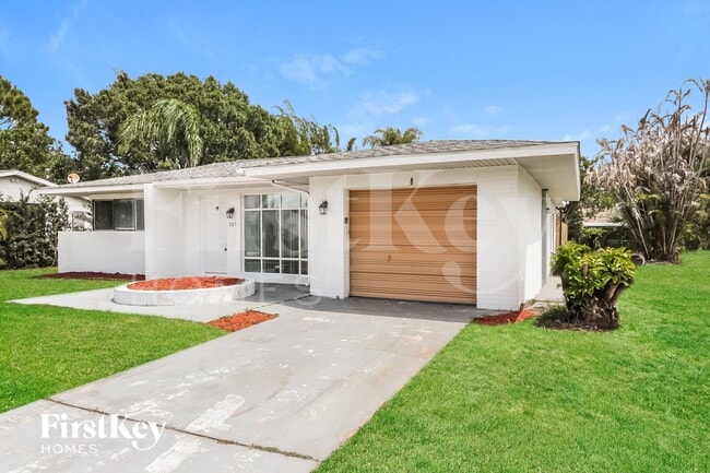 Photo - 305 NE Floresta Dr