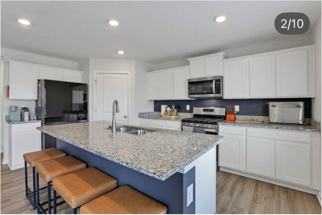 Photo - 380 Trinity Wy E