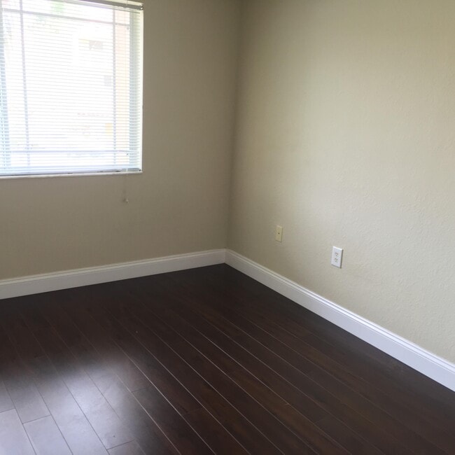 Photo - 161 SW Palm Dr Unidad 205