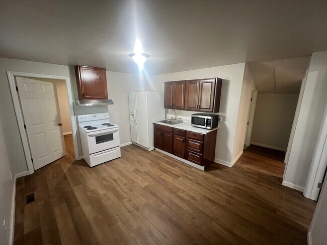 Photo - 828 W Scott Ave