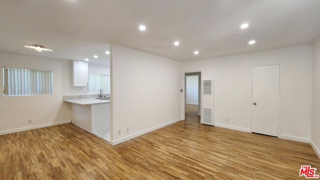 Photo - 12942 Moorpark St Unidad 1