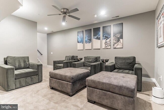 Photo - 2525 Graduate Square