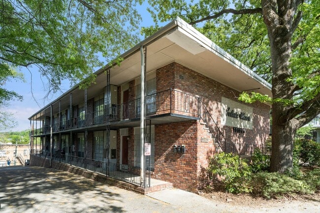 Building Photo - Celeste Manor - 1 Bedroom / 1 Bathroom, Updated Unit 1227-A