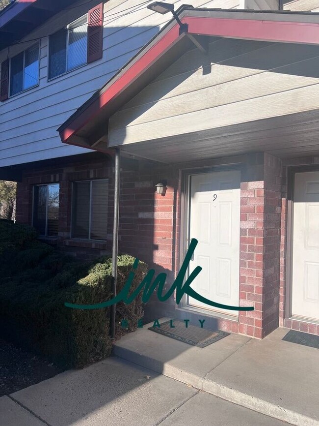 Building Photo - Lovely Gardnerville Townhome