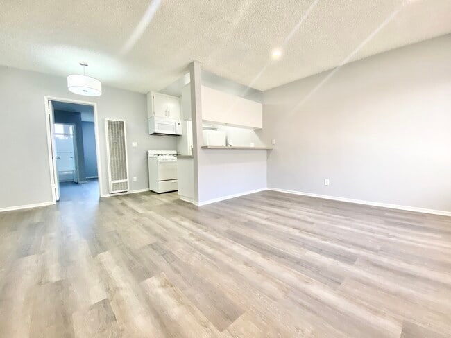 Building Photo - 12309 Burbank Blvd Unit 7 Rental