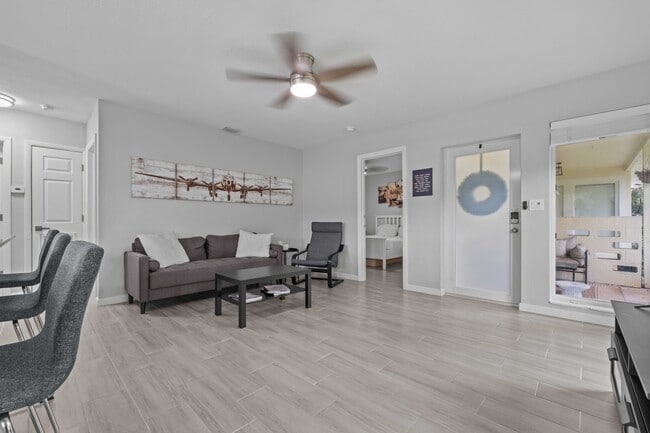 Photo - 1007 NE 9th Ct