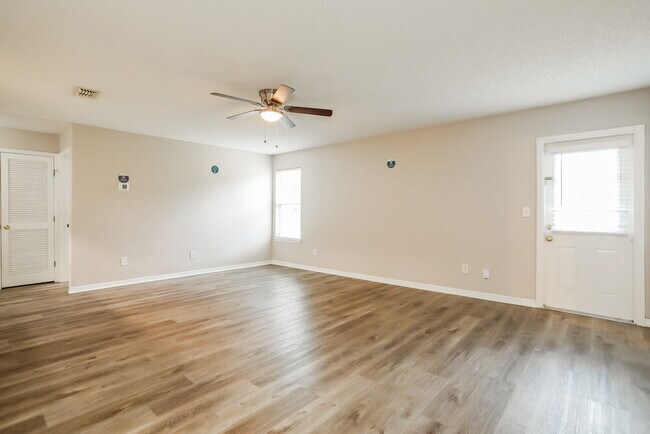 Photo - 2643 Pinewood Blvd E