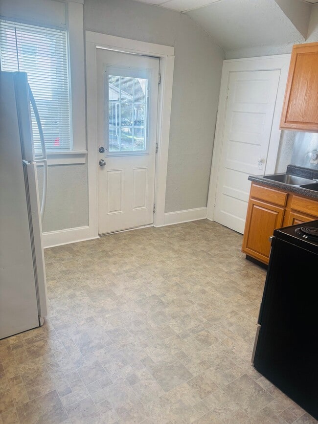 Photo - 654 Oak St Unidad Apt C