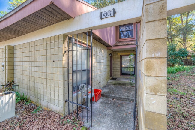 Photo - 4307 SW 70th Ter