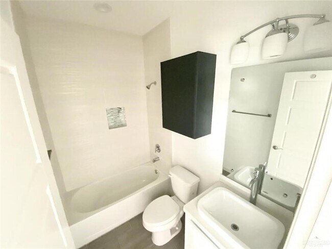 Photo - 909 W Carmel Ave Unit 4