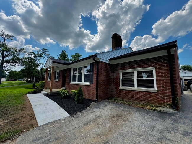 Photo - 1821 Blue Ridge Dr